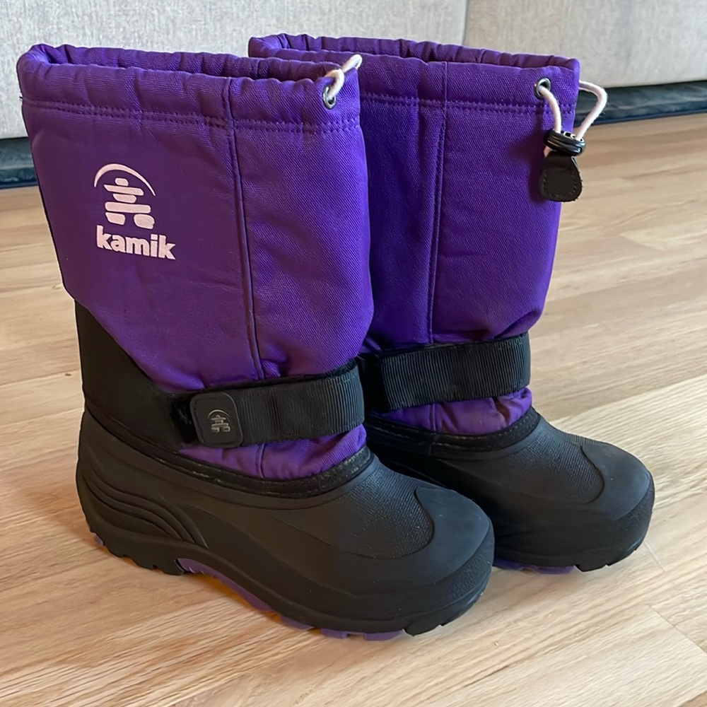 Girl’s fully waterproof Kamik snow boots